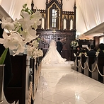 名古屋観光ホテル：西欧のクラシカルな趣と威厳をまとう礼拝堂での教会式。祭壇でのキャンドルセレモニーで未来への歩みを実感