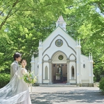 旧軽井沢礼拝堂 旧軽井沢ホテル音羽ノ森：木漏れ日の森に抱かれたチャペルと、クラシカルホテルで過ごすリゾートウエディング