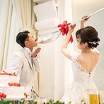 アルカンシエル横浜 luxe mariage：ビッグスプーンのファーストバイトにゲストもびっくり。幻想的なスカイランタンもみんなで楽しんだ