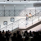 アルカンシエル横浜 luxe mariage：オリジナルのムービーや大階段入場でスタートは華やかに！こだわり尽くしたおもてなしもゲストに喜ばれた