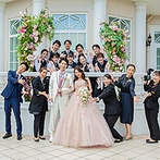 アートグレイス　ウエディングコースト　東京ベイ：選んだ会場に特化したスタッフがチームとなり、ふたりらしい結婚式を実現。衣裳やメイクスタッフにも感謝
