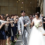 グランド ハイアット 東京：同じ会場で式を挙げた先輩花嫁のSNSを、ぜひ参考にして。当日は歩調を合わせて、ふたりでゆっくり歩こう
