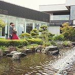 ＴＡＫＡＳＡＫＩ　ＭＯＮＯＬＩＴＨ（高崎モノリス）：穏やかな時が流れる、日本庭園に抱かれた貸切邸宅。上質感あふれる大人のウエディングが叶うと確信した