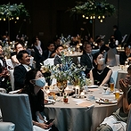 パレスホテル東京（PALACE HOTEL TOKYO）：キャンドルや照明演出も洗練され、新婦の花嫁姿はもちろん、家族との演出など各シーンを印象的に彩った