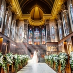 ロイヤルチェスター太田：英国より継承したステンドグラス。優美な輝きに満ちた非日常空間