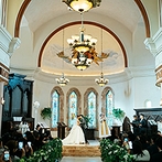 埼玉グランドホテル深谷：電車でも車でも便利なホテル。ステンドグラスが輝く開放的なチャペルで当日のことを想像してワクワクした