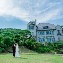 神戸迎賓館 旧西尾邸 （兵庫県指定重要有形文化財）：【8時間貸切送迎バス有】愛されて105年。自然美織りなす重要文化財でウエディング