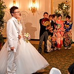 ロイヤルガーデンパレス 柏 日本閣：この会場で結婚式を叶えた父親は、数十年の時を経て花嫁姿の娘と再入場。全員への感謝をこめたパーティに