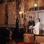 ホテルモントレ大阪：古き良き時代を感じるクラシカルモダンな披露宴会場で、和装に合わせた演出やコーディネートを叶えた