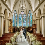 キャメロットヒルズ：【会場リニューアルオープン】緑輝くガーデンに佇む、本格大聖堂×一軒貸切邸宅