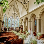 キャメロットヒルズ：【会場リニューアルオープン】緑輝くガーデンに佇む、本格大聖堂×一軒貸切邸宅