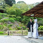 ウェスティン都ホテル京都：朱塗りの社殿が花嫁姿を引き立てる平安神宮での挙式。ふたりでの新しい人生の始まりに胸が高鳴った
