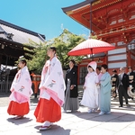 八坂神社　常磐新殿：国宝『八坂神社本殿』で行う、和の婚儀。ふたりのハレの日を祝う、特別な舞台へ