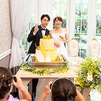 赤坂 アプローズスクエア迎賓館：ゲストとの距離が近いアットホームなパーティをイメージ。イエロー＋オレンジのテーマカラーも夏にぴったり
