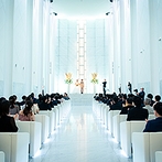 W the style of wedding（ダブリューザスタイルオブウェディング）：おもてなしの充実度も条件に合ううえ、チャペルに一目ぼれ。『桜島を望む貸切空間』という特別感も決め手に