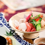 つきじ治作：日本料理の基本である「五味五色」（赤・青・白・黄・黒）の彩りと、季節感を表した和食に絶賛の声！
