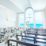 オテルグレージュ（HOTEL GREGES）：海と空の青に包まれる白亜のホテルで、絶景とミシュランの美食を堪能するウエディング