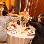 ＴＨＥ ＪＡＰＯＮＡＩＳ ＬＩＳＥＲＪＵ（ザ・ジャポナイズ リサージュ）：新郎新婦がゲストと一緒に食事をしながら会話を楽しむパーティ。会場中でサプライズが行われてワクワク！