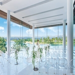 キュイジーヌ　フランセーズ　ラ・シャンス（環水公園内）：富山駅から車3分の好立地。環水公園×立山の絶景が祝福。ミシュラン品格のおもてなし