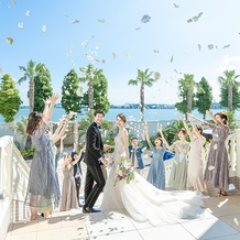 ＮＩＨＯ：憧れの地「モルディブ」が舞台。湖畔に佇む3000坪もの開放空間で笑顔溢れる結婚式を