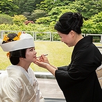 国際文化会館（International House of Japan）：乃木神社での本格神前式も、会場のサポートでスムーズ。母からの紅差しや花嫁行列、龍の舞も思い出になった