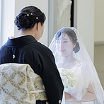 ノートルダム八戸 Notre Dame HACHINOHE：自然光が美しく射し込むチャペルで聖歌隊の歌声に包まれる感動の挙式。ガーデンでは充実した時間を満喫