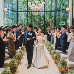 ＴＨＥ　ＳＥＡＳＯＮ’Ｓ（ザ・シーズンズ）：ゲスト参加型の人前式にみんなドキドキ！アフターセレモニーは緑が映える青空の下で紙飛行機を飛ばして対決