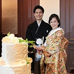 KOTOWA 鎌倉 鶴ヶ岡会館：和モダン空間でこだわりの衣裳も余すことなく披露。和装に合わせて日本刀で行ったケーキカットに視線が集中