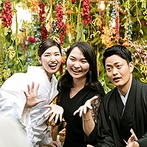 ザ・ガーデンオリエンタル・大阪：開放的なガーデンを活用した入場シーンやフォトタイムも。ふたりらしさを加えた出来立ての料理でおもてなし