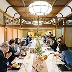 THE KIKUSUIRO NARA PARK （菊水楼）：両家が同じテーブルを囲んでおしゃべりを楽しむ披露宴。ふたりのおもてなしの心を感じるアイテムも素敵
