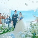 ザ　クラウンヴェール　ロータスベイ：空と海をすぐそばに感じられる純白のステージで、笑顔と祝福に満ちた結婚式を