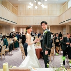 インスタイルウェディング京都（InStyle wedding KYOTO）：季節の花や装飾にこだわった空間。ゲストとの距離が近く、幸せをお披露目できるアットホームなパーティ