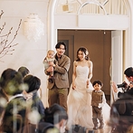 葉山ホテル音羽ノ森　別邸：親子四人の幸せをお披露目するアットホームなパーティ。伯母のピアノ演奏や、家族とのリメイク退場も実現