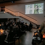 アルカンシエル金沢：地元食材など趣向を凝らしたおもてなしがゲストに喜ばれた。大型スクリーンでのムービーなど演出も多彩