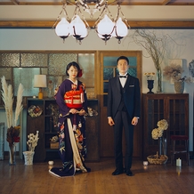 駒ヶ根高原 古民家ウェディング 「音の葉」:結婚式当日、会場にはふたりの表札。ここは、ずっとふたりの“第二の家”