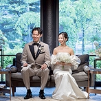 平安神宮会館：衣裳とともにおもてなしの料理も“お色直し”。ソファスタイルでおしゃべりなどアットホームに楽しんだ