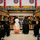 白山神社結婚式場　白山会館：雅楽と共に進む花嫁行列。縁結びの神様が見守る特別な一日をすごす