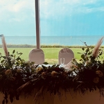 ソル・ポニエンテ：ガラス張りのデザインが開放的な、海辺のレストラン。貸切で親しい人と、大切な一日を