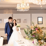 ホテルアウィーナ大阪：家族や親しいゲストを招いた温かな結婚式。多彩なスタイルが揃い、幅広い人数帯に対応