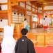 川原神社：神前で誓う厳かな誓い。陽の光と草木の香りに包まれて、歴史ある神社で結婚式を