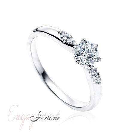 I’s stone（アイズストーン）:【Orner_05 オルネ】サイドのダイヤが中央ダイヤの存在感をより華やかに飾る