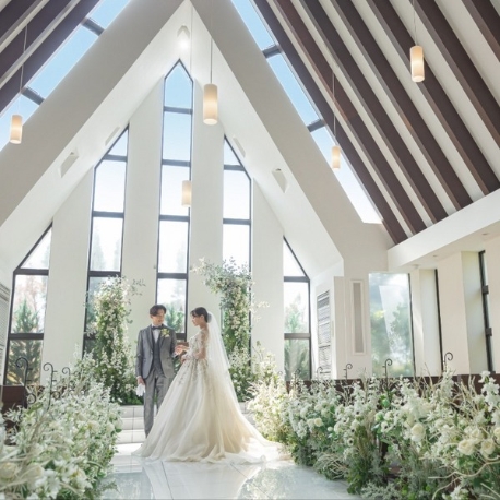 ベルヴィ ラヴァンセーヌ:《絶品スイーツ&選べる挙式一式*進呈》大聖堂&500点衣裳見学