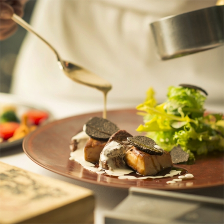 ホテル阪急インターナショナル：感動の挙式体験×豪華国産牛コース×スイート宿泊などお年玉特典