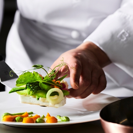 ホテル阪急インターナショナル：当館人気No.1★2.5万円相当！国産牛コース×ホテルサービス体験