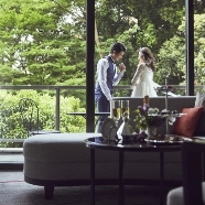 シェラトン都ホテル東京：《緑の開放的な空間&1日4組貸切》新様式ホテルウエディング体験