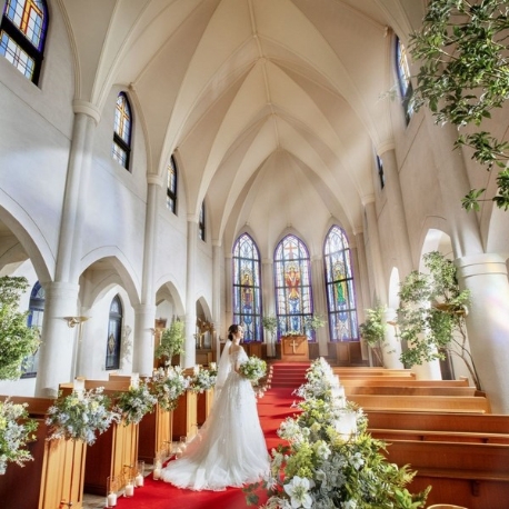 ベルクラシック大阪:【圧巻チャペル重視の方へ】ステンドグラス輝く大聖堂体験×試食