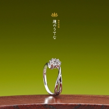 JEWEL SEVEN BRIDAL:緻密にデザインされた蓮の花がダイヤモンドを甘やかに包み込む
