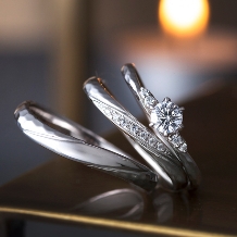 JEWEL SEVEN BRIDAL:優美な輝きを持つウェーブリングがダイヤモンドをより魅力的に感じさせてくれる