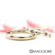 MAGGIORE アートダイヤモンド（マジョーレ）:【マジョーレ】７石のダイヤとピンクサファイアが豪華なマリッジ　星の砂「コスモ」