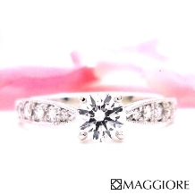 MAGGIORE アートダイヤモンド（マジョーレ）:【マジョーレ】周囲を魅了する大粒ダイヤが華やかな印象のエンゲージリング